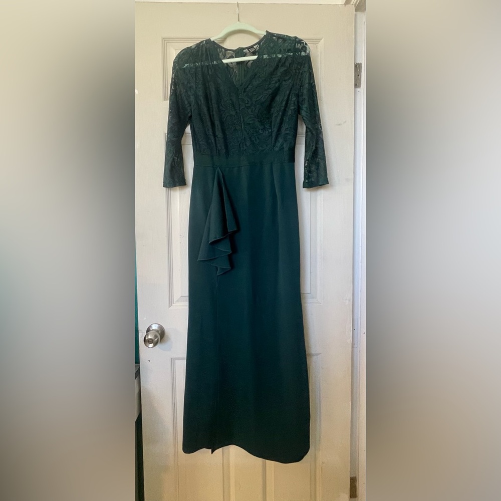 Elegant Green Lace Bodice Evening Dress